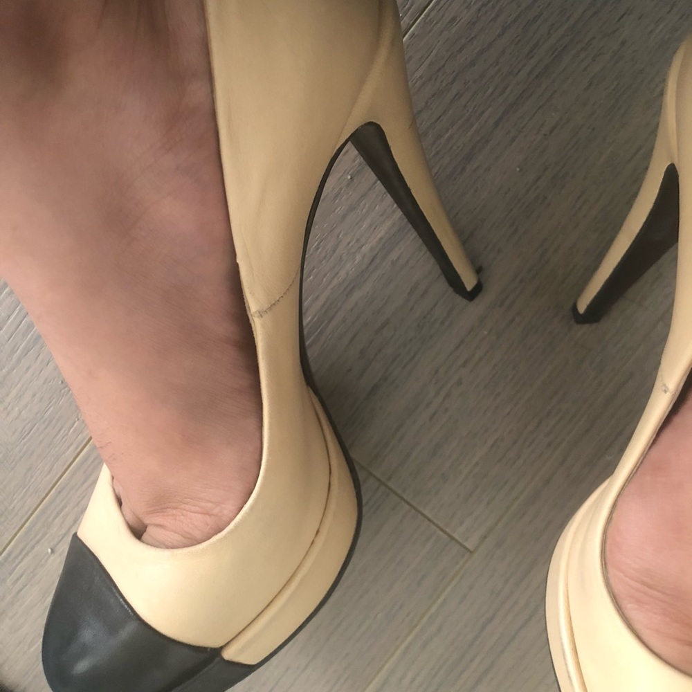 ❌SOLD❌Authentic Chanel pumps
